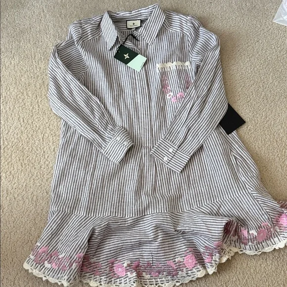 Tuckernuck NWT Callahan Pink Embroidered Gray & White Striped Shirt Dress size m - Picture 2 of 4